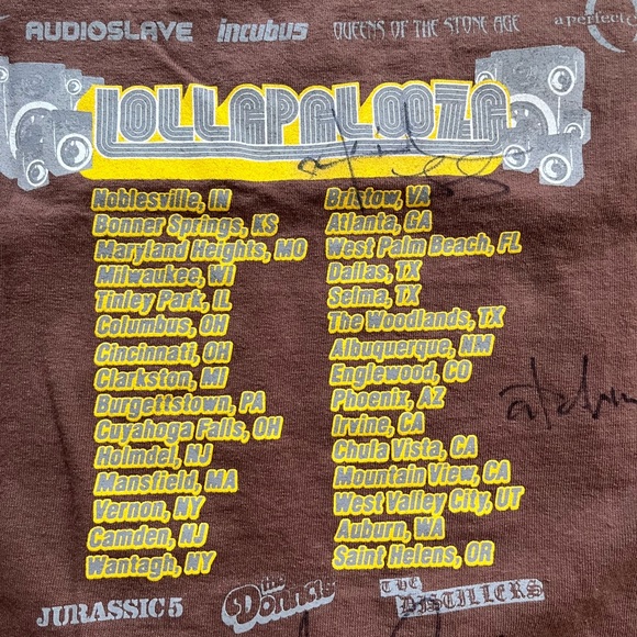 Vintage Lollapalooza concert autographed tshirt - Picture 7 of 7